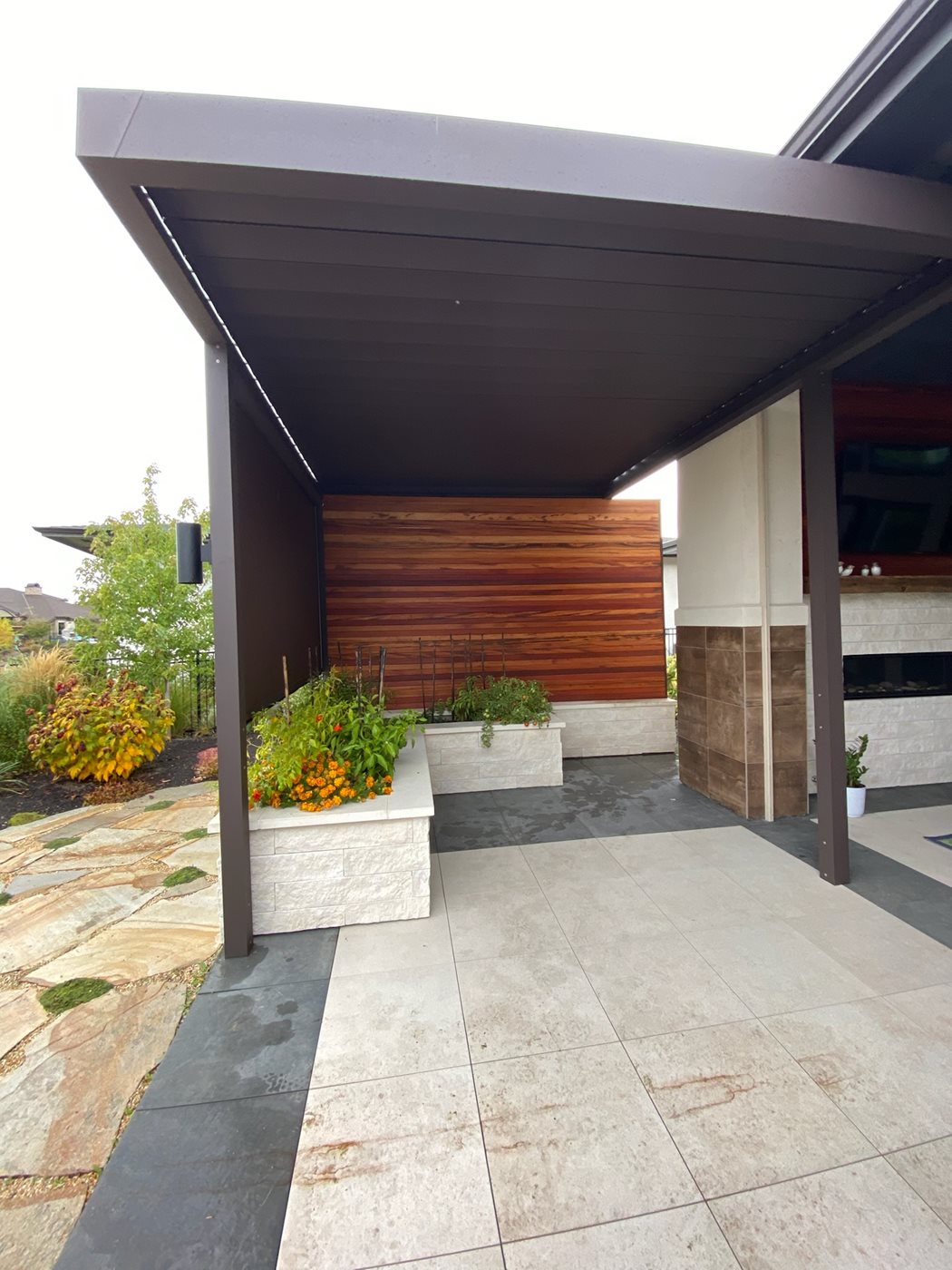 Cantilevered-Residential-Alba-in-Idaho-by-Blind-Appeal-(7).JPG